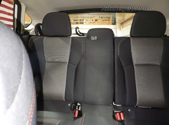 JF2GTADCXJH269434 2018 SUBARU CROSSTREK White Вид задніх сидінь