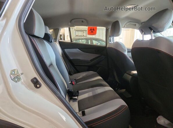 JF2GTAEC0K8301033 2019 SUBARU CROSSTREK White Vista interior trasera