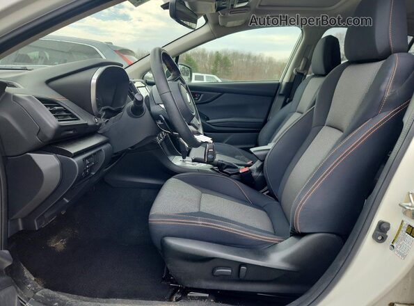 JF2GTAEC0N8216097 2022 SUBARU CROSSTREK White Front interior view