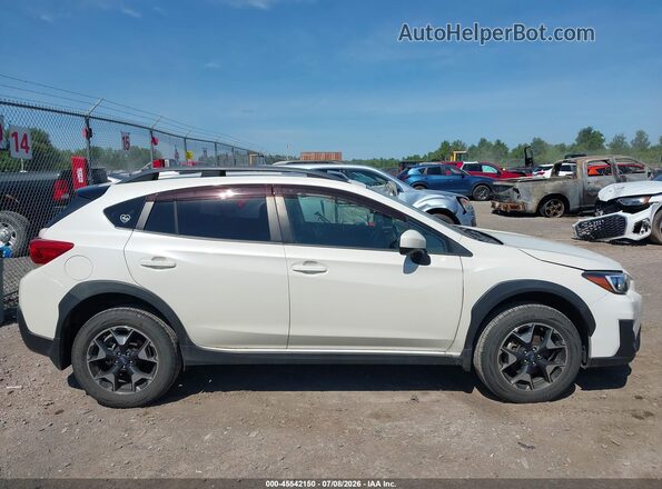 JF2GTAEC3K8270621 2019 SUBARU CROSSTREK White Вид задньої частини салону
