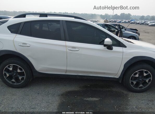 JF2GTAEC3KH207132 2019 SUBARU CROSSTREK White Вид задньої частини салону