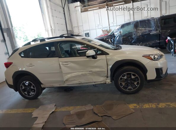 JF2GTAEC7KH209093 2019 SUBARU CROSSTREK White 360 interior view