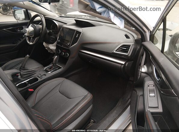 JF2GTAJC6JH316530 2018 SUBARU CROSSTREK Silver Widok wnętrza z przodu