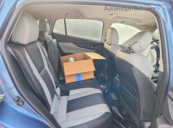 JF2GTALC3JH310097 2018 SUBARU CROSSTREK Blue Vista interior trasera