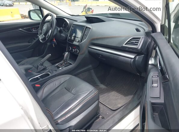 JF2GTALC9JH205368 2018 SUBARU CROSSTREK White Սալոնի դիմացի տեսք