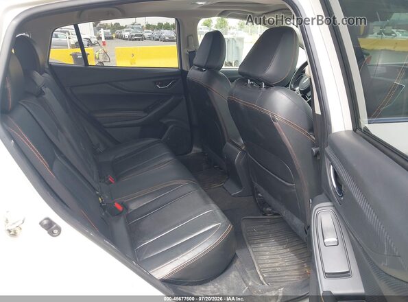 JF2GTALC9JH205368 2018 SUBARU CROSSTREK White VIN կոդի պիտակի տեսք