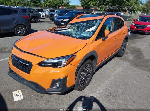 JF2GTALC9JH223708 2018 SUBARU CROSSTREK Orange Vista tres cuartos delantera izquierda