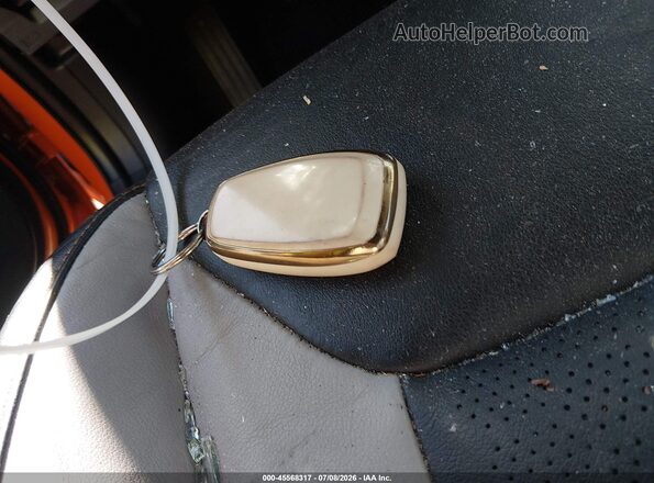 JF2GTALC9JH223708 2018 SUBARU CROSSTREK Orange Vista del salpicadero