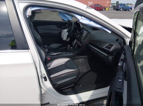 JF2GTAMC2KH219368 2019 SUBARU CROSSTREK White Սալոնի դիմացի տեսք
