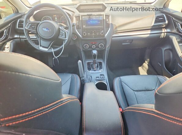 JF2GTAMC3J8262552 2018 SUBARU CROSSTREK Silver Vista del salpicadero