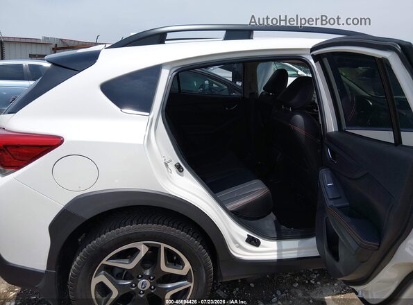JF2GTAMC7J8295165 2018 SUBARU CROSSTREK White Widok naklejki z numerem VIN