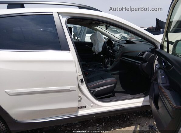 JF2GTAMC7J8295165 2018 SUBARU CROSSTREK White Widok wnętrza z przodu