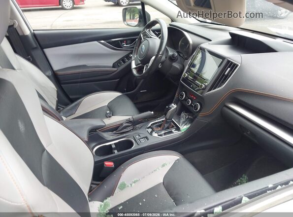 JF2GTAMC7JH289155 2018 SUBARU CROSSTREK White Вид салону спереду