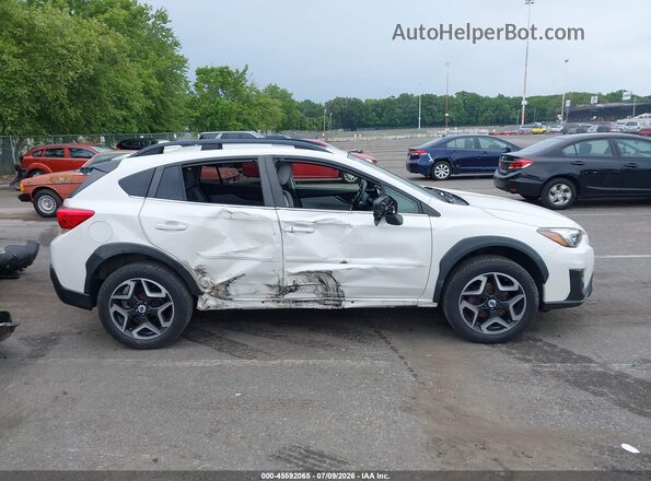 JF2GTAMC7JH289155 2018 SUBARU CROSSTREK White Вид задньої частини салону