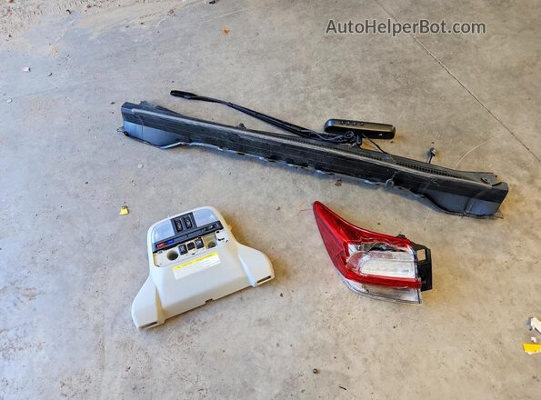JF2GTAMC8JH210673 2018 SUBARU CROSSTREK White VIN կոդի պիտակի տեսք