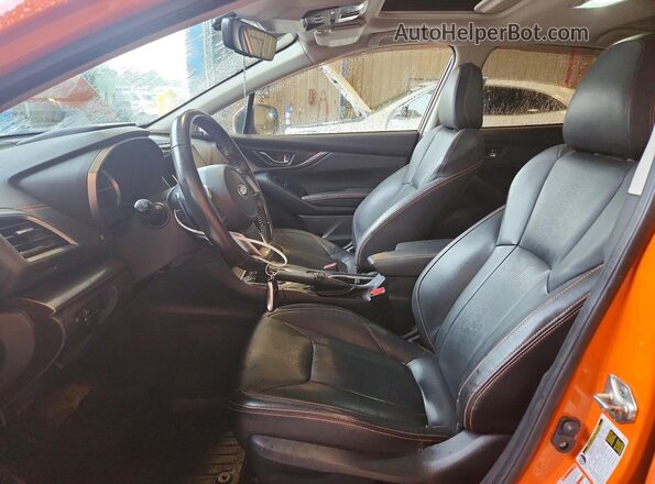 JF2GTAMC9J8332040 2018 SUBARU CROSSTREK Orange Front interior view