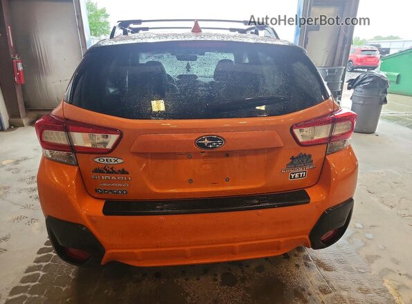 JF2GTAMC9J8332040 2018 SUBARU CROSSTREK Orange Rear view