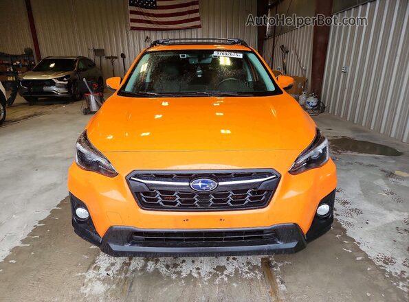 JF2GTAMC9J8332040 2018 SUBARU CROSSTREK Orange Front view