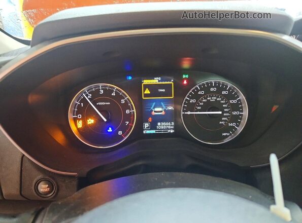 JF2GTAMC9J8332040 2018 SUBARU CROSSTREK Orange Instrument cluster view
