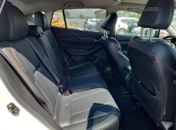 JF2GTAMC9JH266394 2018 SUBARU CROSSTREK White Widok tylnych siedzeń
