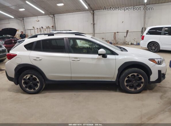JF2GTAPC8M8316167 2021 SUBARU CROSSTREK White უკანა სალონის ხედი