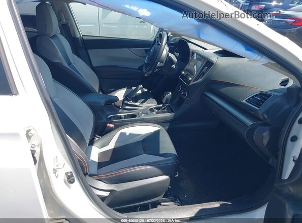 JF2GTHMC6N8216924 2022 SUBARU CROSSTREK White Front interior view