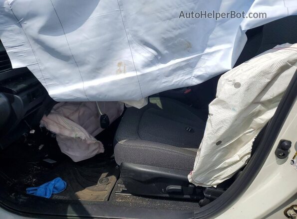 JF2GUADC6R8212009 2024 SUBARU CROSSTREK White Front interior view