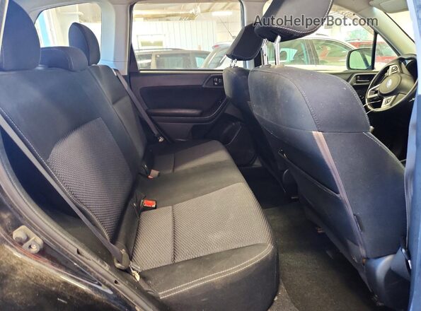 JF2SJAAC0HG583162 2017 SUBARU FORESTER Black უკანა სალონის ხედი