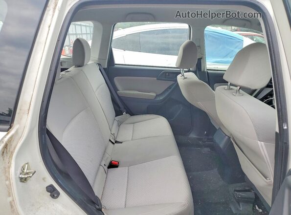 JF2SJAAC1HG463726 2017 SUBARU FORESTER White Vista de los asientos traseros