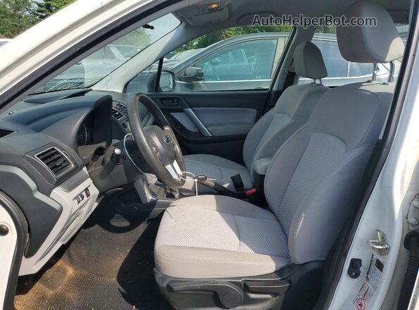 JF2SJAAC1HG463726 2017 SUBARU FORESTER White Vista interior delantera