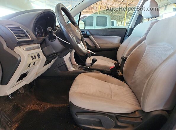 JF2SJAAC3HG576593 2017 SUBARU FORESTER White წინა სალონის ხედი