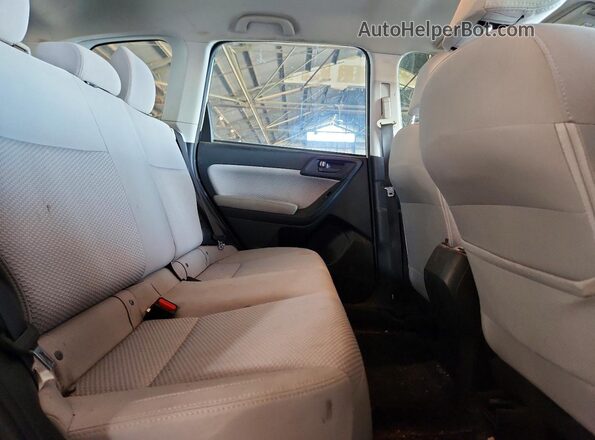 JF2SJAAC3HG576593 2017 SUBARU FORESTER White უკანა სალონის ხედი
