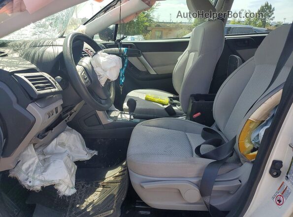 JF2SJABC0GH566496 2016 SUBARU FORESTER White Вид салону спереду