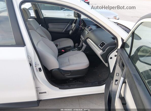 JF2SJABC0HH571537 2017 SUBARU FORESTER White Front interior view