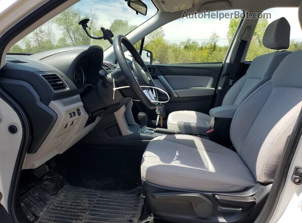 JF2SJABC0HH595577 2017 SUBARU FORESTER White Vista interior delantera
