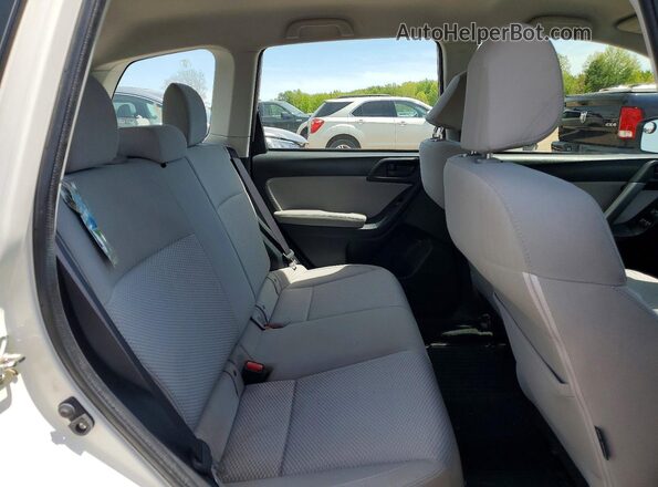 JF2SJABC0HH595577 2017 SUBARU FORESTER White Vista interior trasera