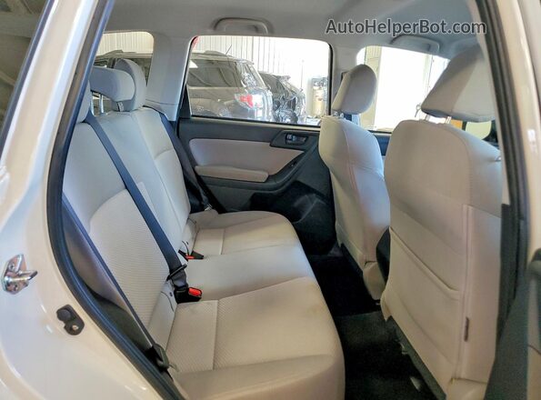 JF2SJABC1GH422911 2016 SUBARU FORESTER White Vista interior trasera