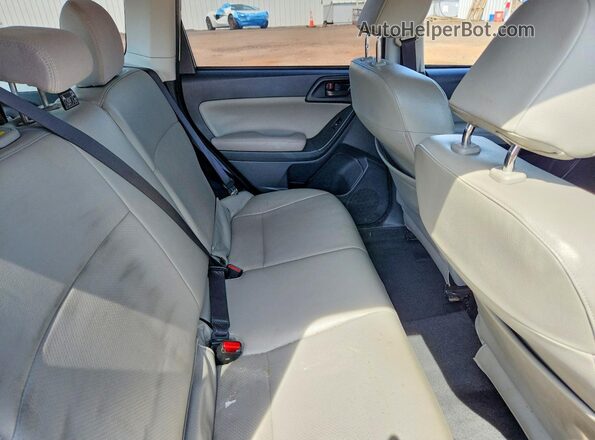 JF2SJABC1GH501656 2016 SUBARU FORESTER Белый Вид задней части салона