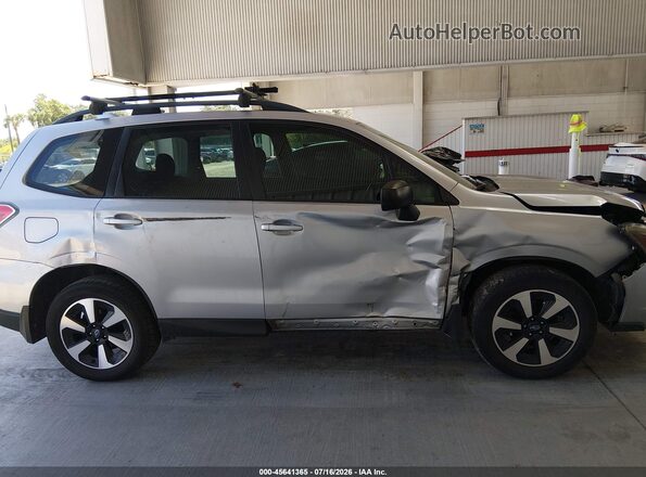 JF2SJABC2HH462044 2017 SUBARU FORESTER Silver Սալոնի հետևի տեսք