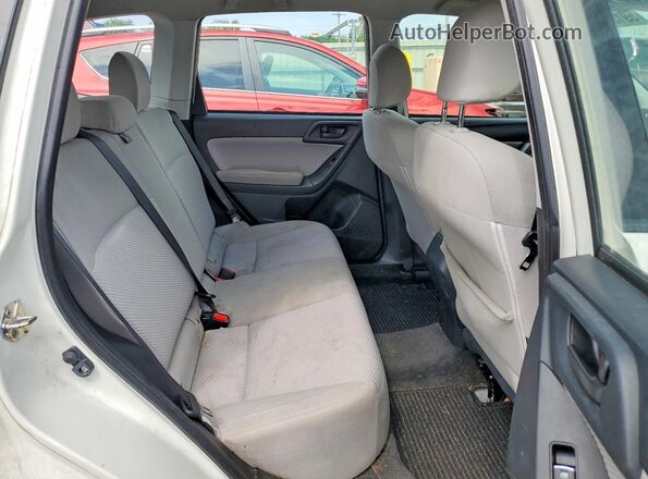 JF2SJABC3HH528715 2017 SUBARU FORESTER Белый Вид задней части салона