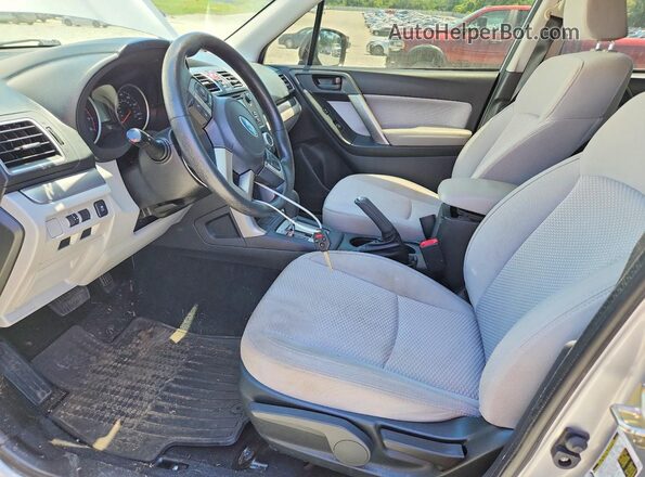 JF2SJABC3HH569619 2017 SUBARU FORESTER Серебряный Вид салона спереди