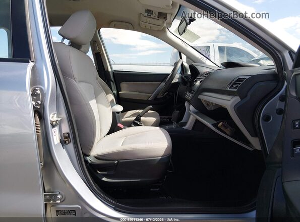 JF2SJABC5HH487827 2017 SUBARU FORESTER Серебряный Вид салона спереди