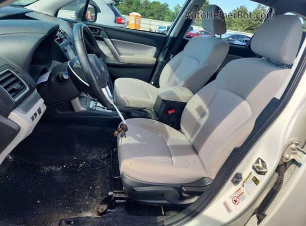 JF2SJABC5JH401583 2018 SUBARU FORESTER White Vista interior delantera