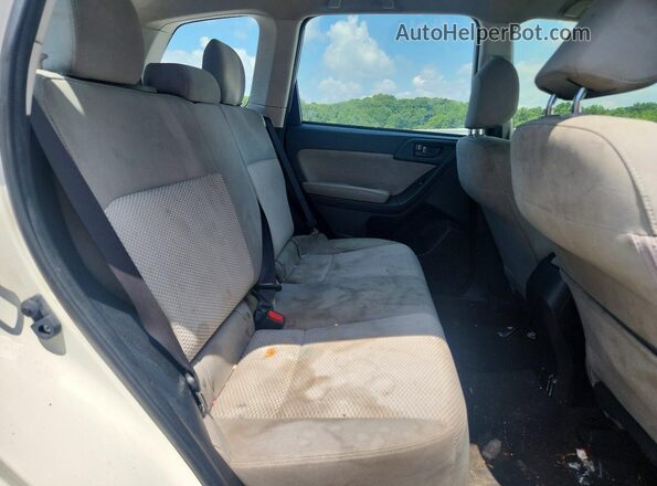 JF2SJABC8GH403840 2016 SUBARU FORESTER White Вид задньої частини салону