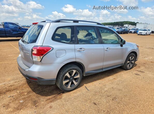 JF2SJABC8HH492259 2017 SUBARU FORESTER Silver Trasero derecho