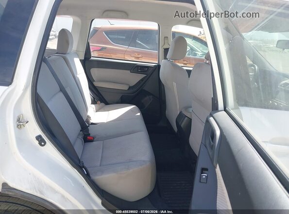 JF2SJABC8HH517967 2017 SUBARU FORESTER White Widok naklejki z numerem VIN