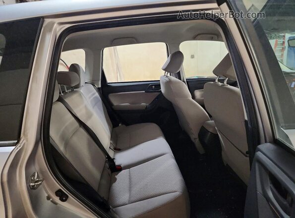 JF2SJABC9GH514221 2016 SUBARU FORESTER Silver Vista interior trasera