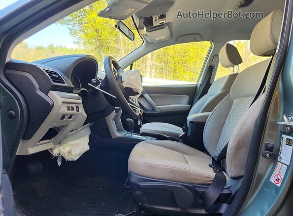 JF2SJABC9HH536785 2017 SUBARU FORESTER Green წინა სალონის ხედი