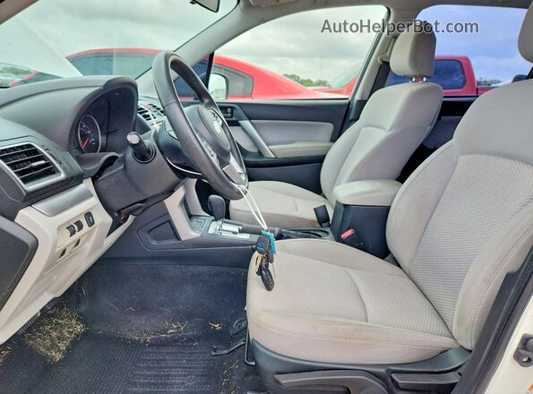 JF2SJABCXJH546649 2018 SUBARU FORESTER Белый Вид салона спереди