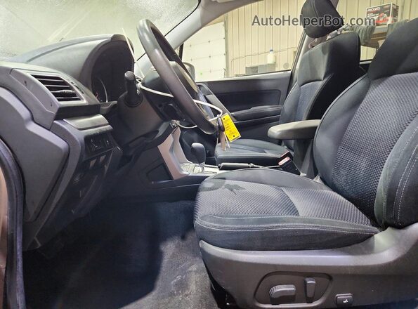 JF2SJADC1GH402672 2016 SUBARU FORESTER Желто-коричневый Вид салона спереди